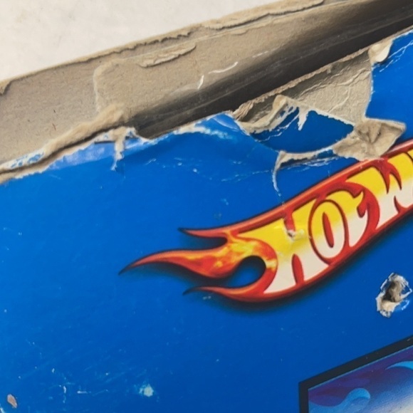 ASSORTED Hot-Wheels® 5-Car Gift Pack - Pirates Theme New in Package - Picture 5 of 5